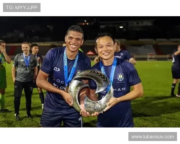 刚刚崭露头角的足球新星如何在赛场上书写自己的传奇故事