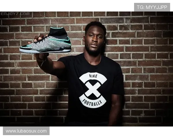 耐克广告牌上的足球明星们如何塑造品牌形象与运动精神