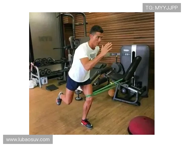 世界顶级足球明星的健身秘诀与训练方法揭秘